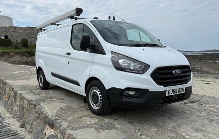 Transit Custom 320 LWB with power inverter 