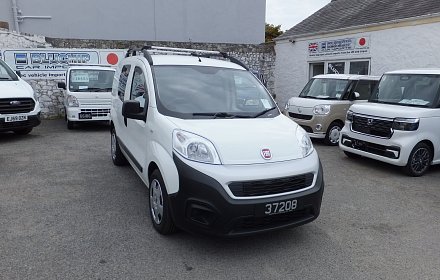 Low mileage 5 seat combi van