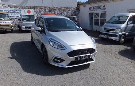 Low mileage 5 door hatchback